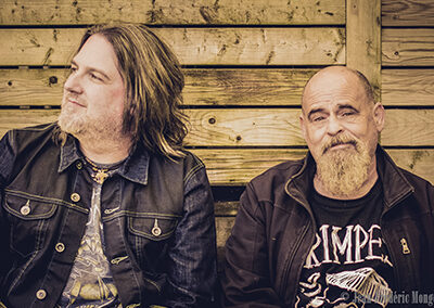Frères d’Armes : Rudy Caya (chanteur de Vilain Pingouin) & Jeff Dubé (chanteur de Noir Silence)